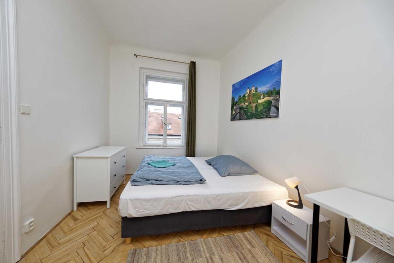 Peter'S Tower Apartments Prague Ngoại thất bức ảnh