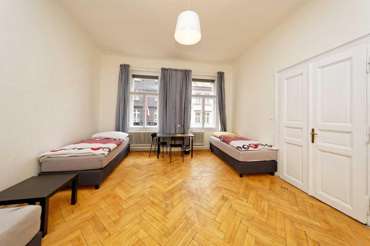 Peter'S Tower Apartments Prague Ngoại thất bức ảnh
