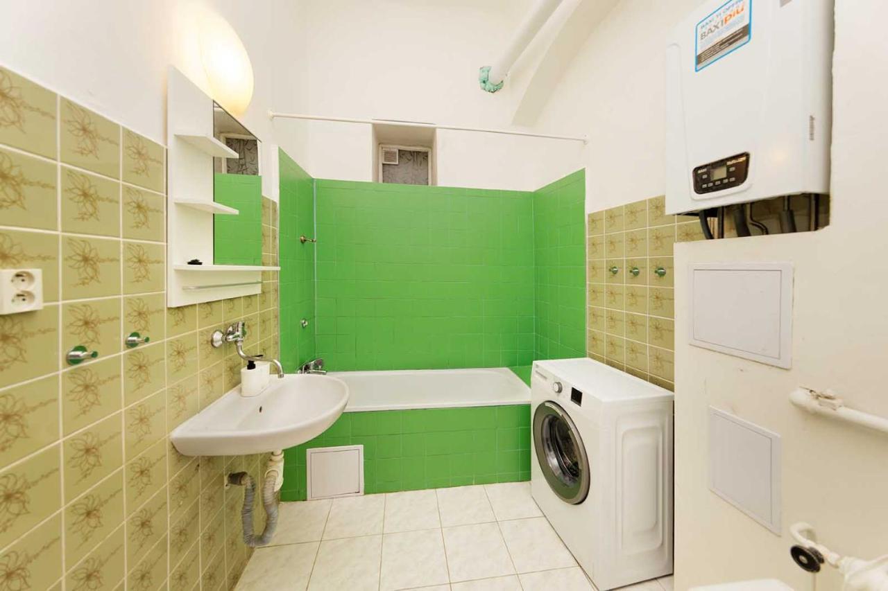 Peter'S Tower Apartments Prague Ngoại thất bức ảnh
